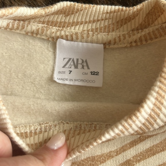 ZARA Kids zebra pullover sweatshirt. - Picture 2 of 4